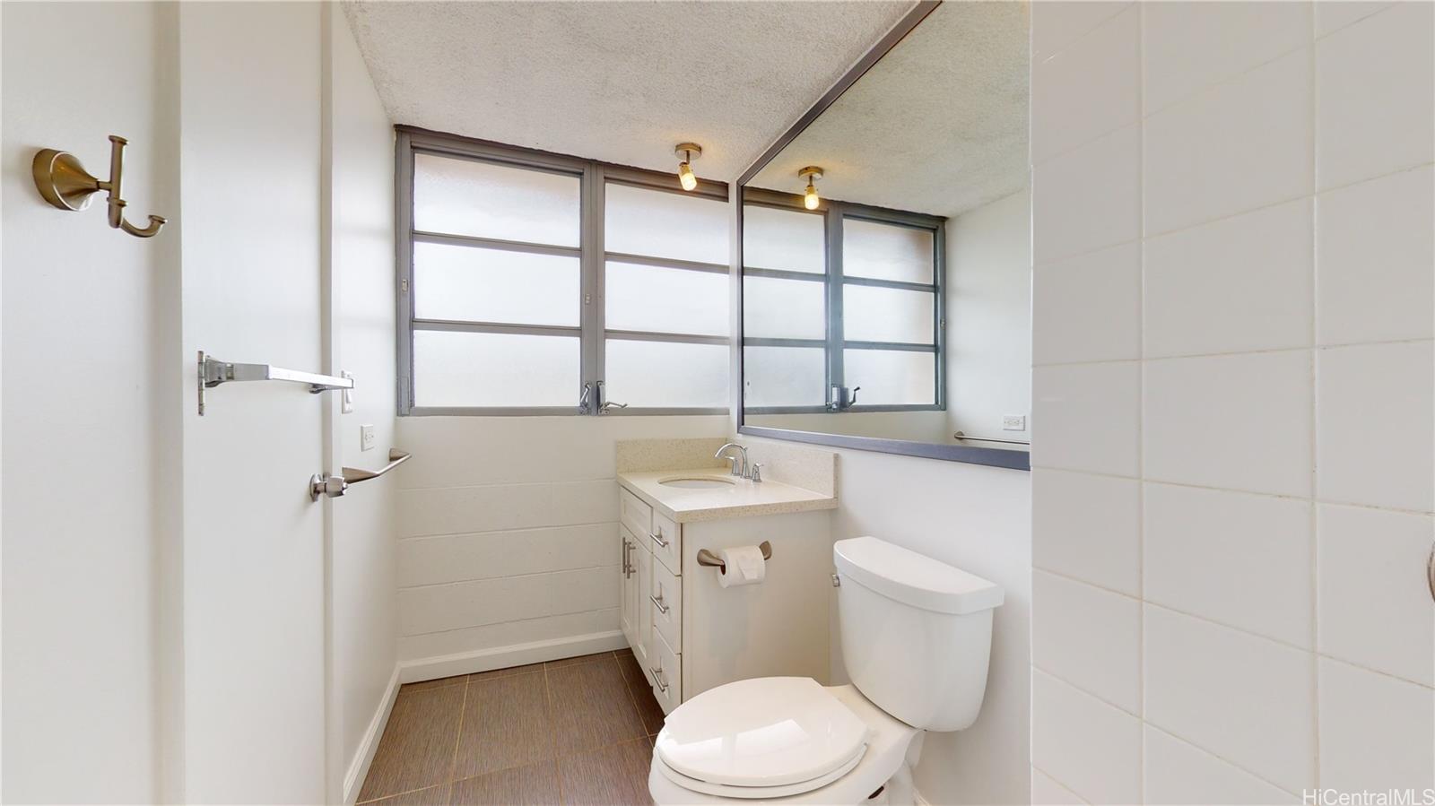 Academy Towers condo # 23E, Honolulu, Hawaii - photo 21 of 25