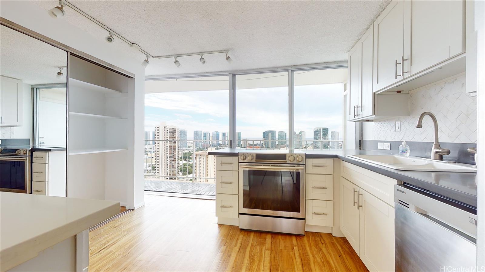 Academy Towers condo # 23E, Honolulu, Hawaii - photo 6 of 25