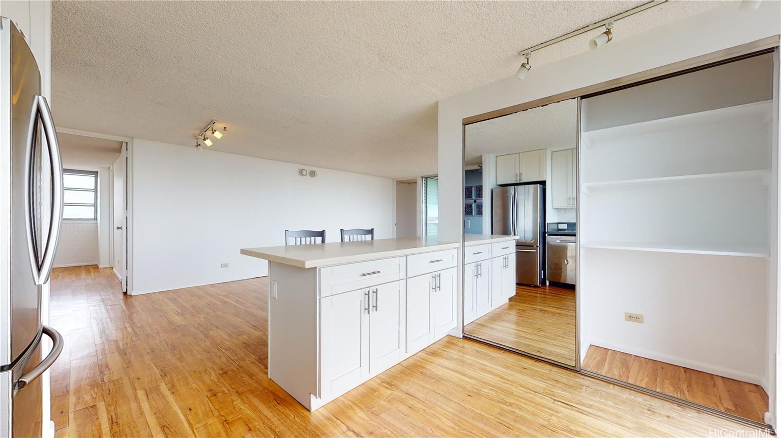 Academy Towers condo # 23E, Honolulu, Hawaii - photo 7 of 25