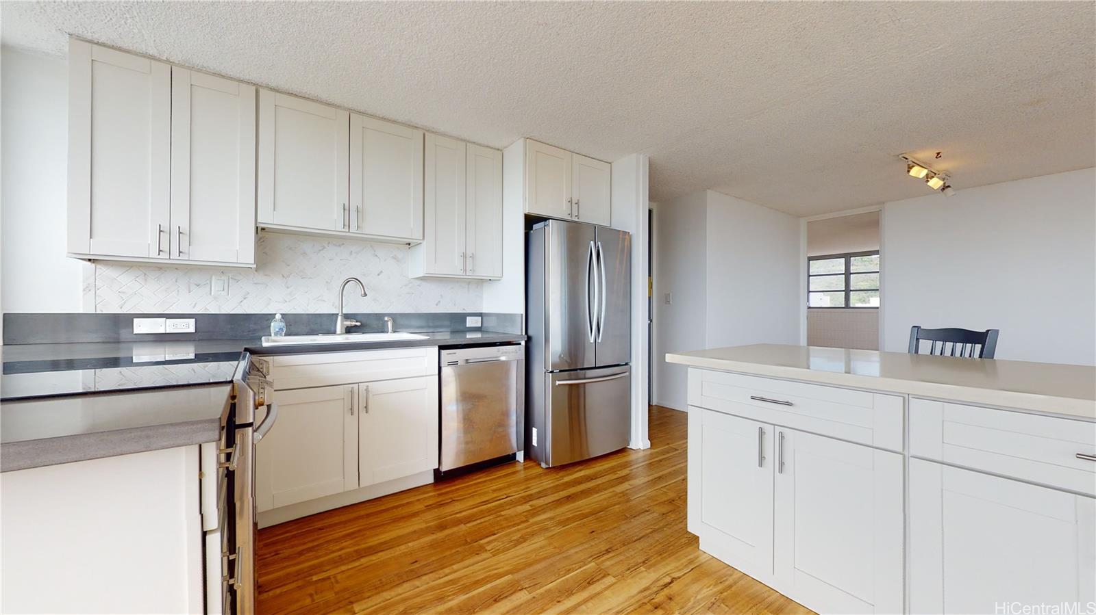 Academy Towers condo # 23E, Honolulu, Hawaii - photo 10 of 25