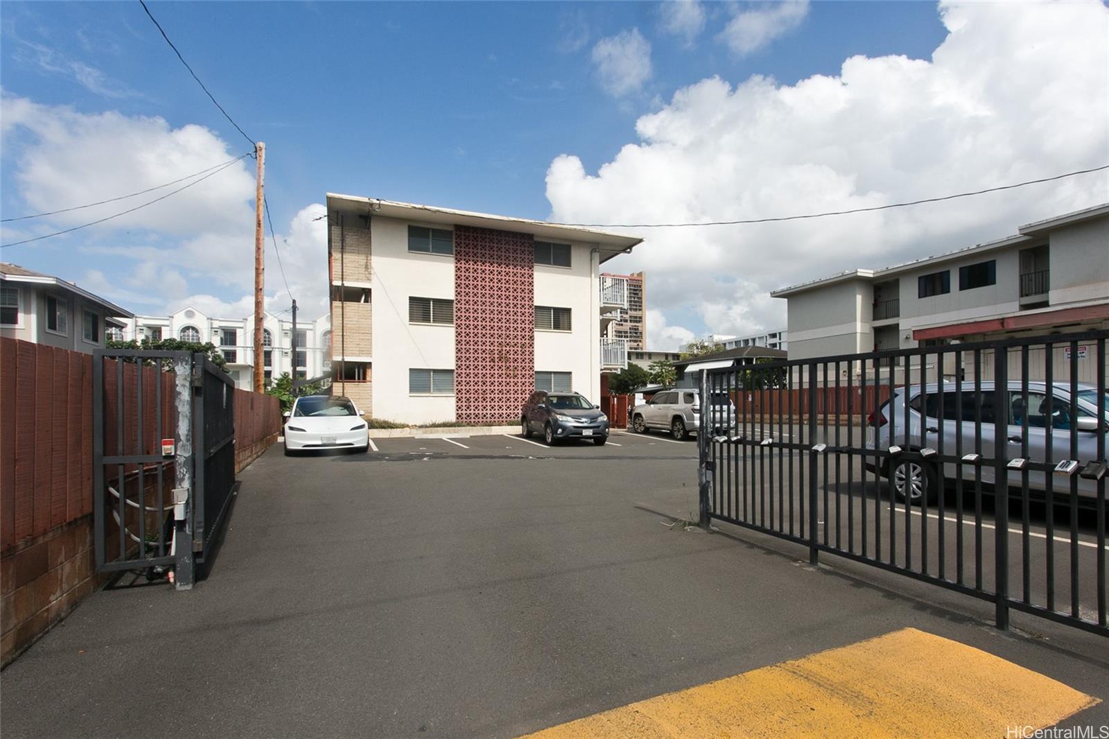 1426 Keeaumoku condo # B13, Honolulu, Hawaii - photo 2 of 12