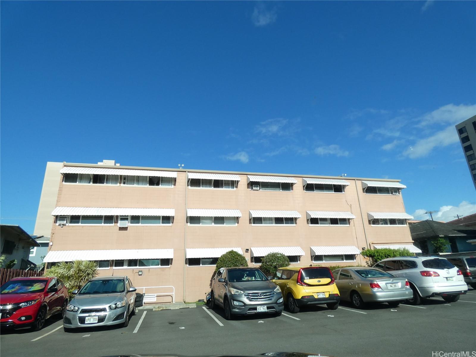 Alexander Gardens condo # 201, Honolulu, Hawaii - photo 4 of 10