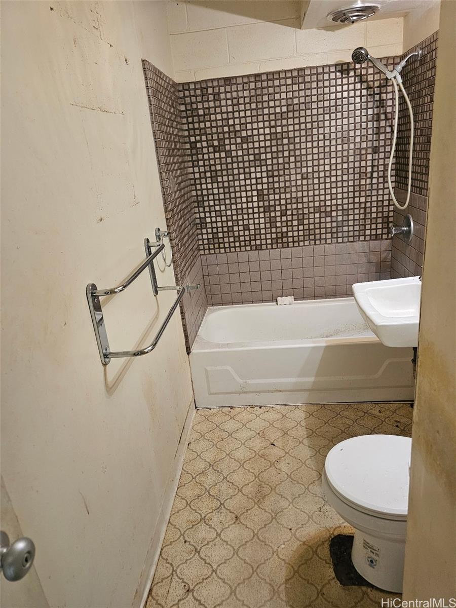 Alexander Gardens condo # 201, Honolulu, Hawaii - photo 7 of 10