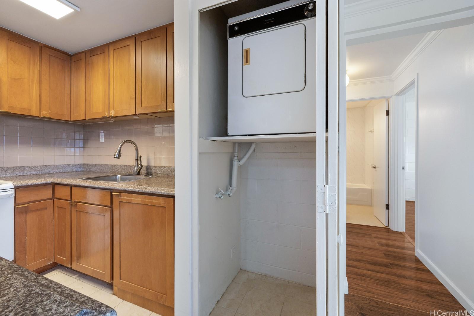 Alexander Gardens condo # 207, Honolulu, Hawaii - photo 9 of 10