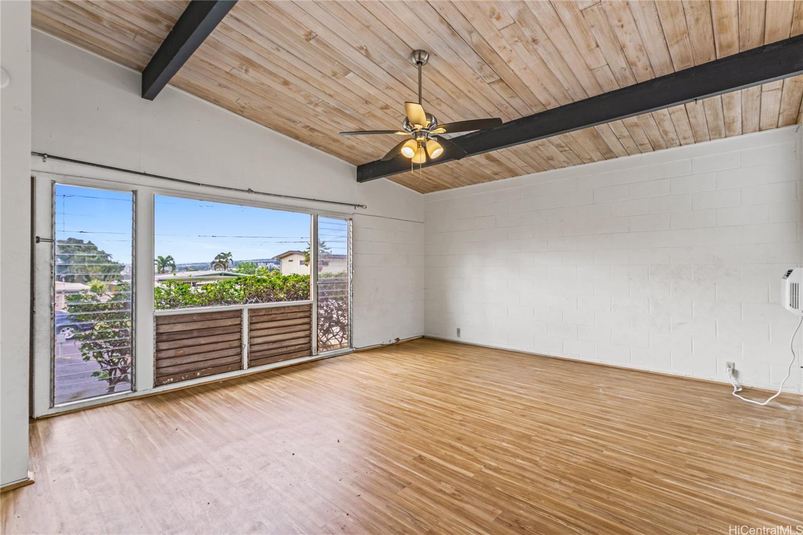 1427  Puanakau Street Foster Village, PearlCity home - photo 6 of 25