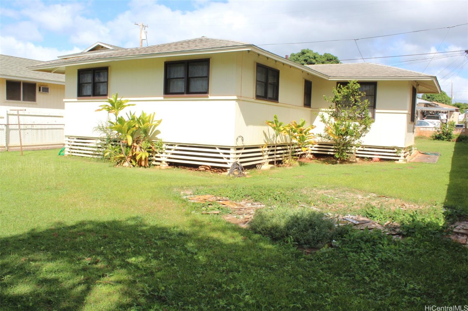 1438  Kaleilani St Pearl City-upper, PearlCity home - photo 18 of 23