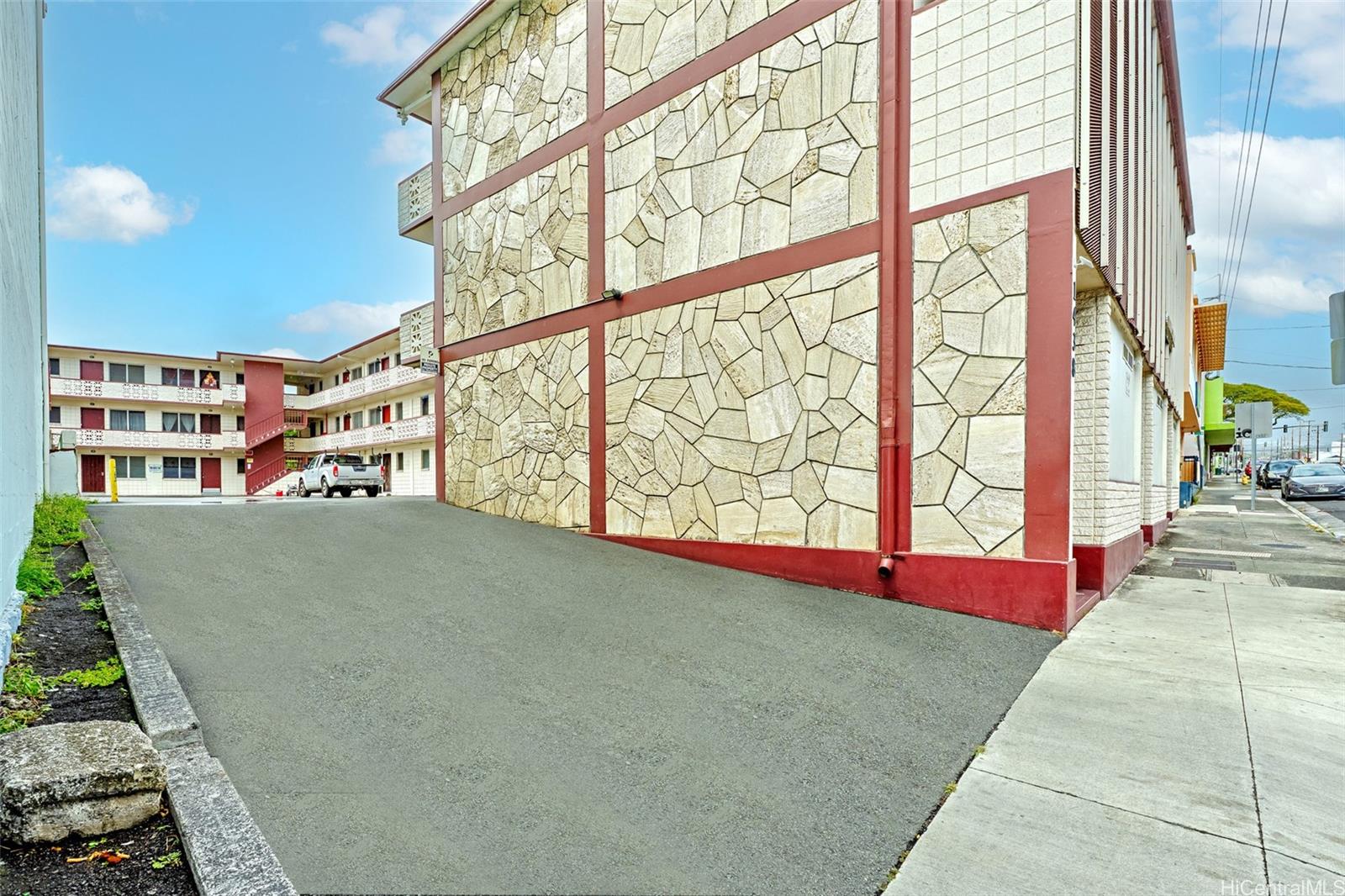 1438 Liliha Street Honolulu - Multi-family - photo 3 of 21