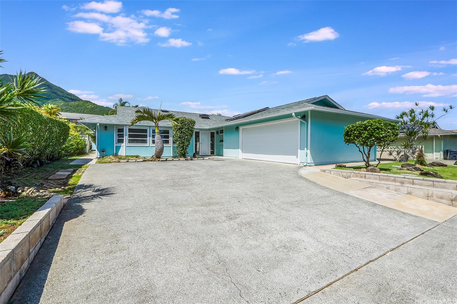 1439  Akuleana Place Enchanted Lake, Kailua home - photo 2 of 19
