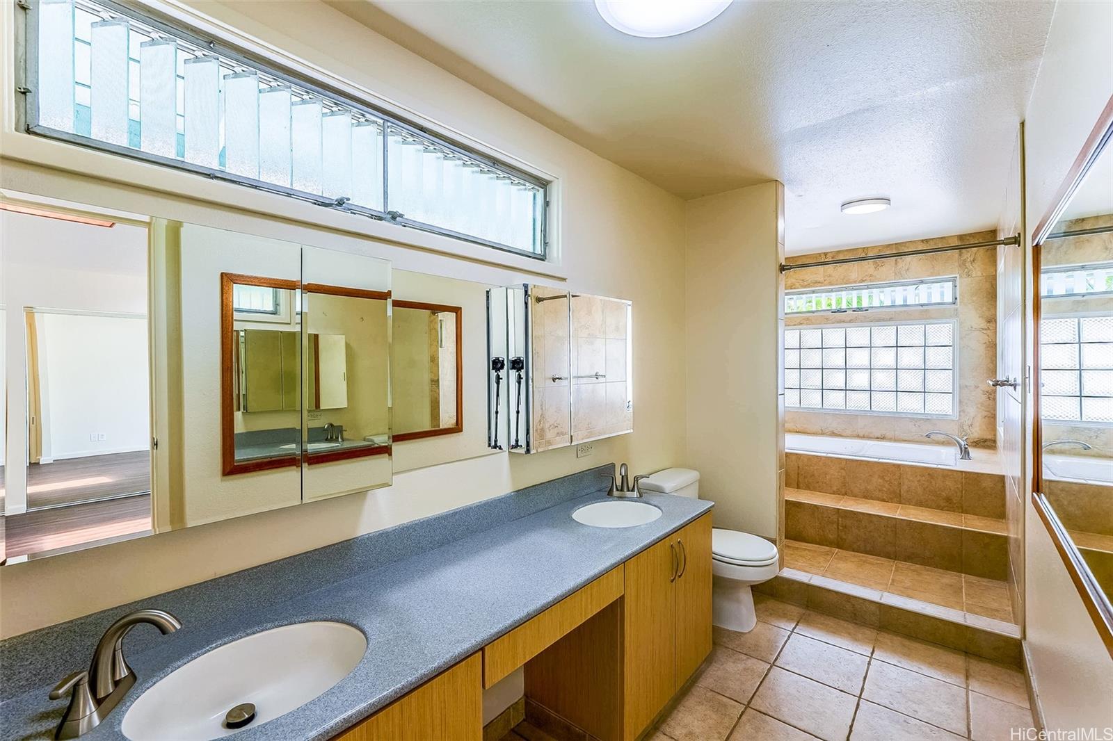 1439  Akuleana Place Enchanted Lake, Kailua home - photo 11 of 19