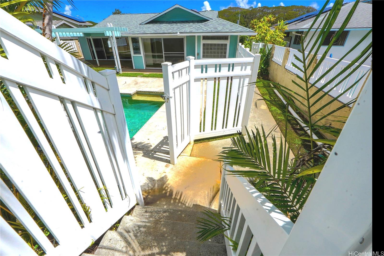 1439  Akuleana Place Enchanted Lake, Kailua home - photo 15 of 19