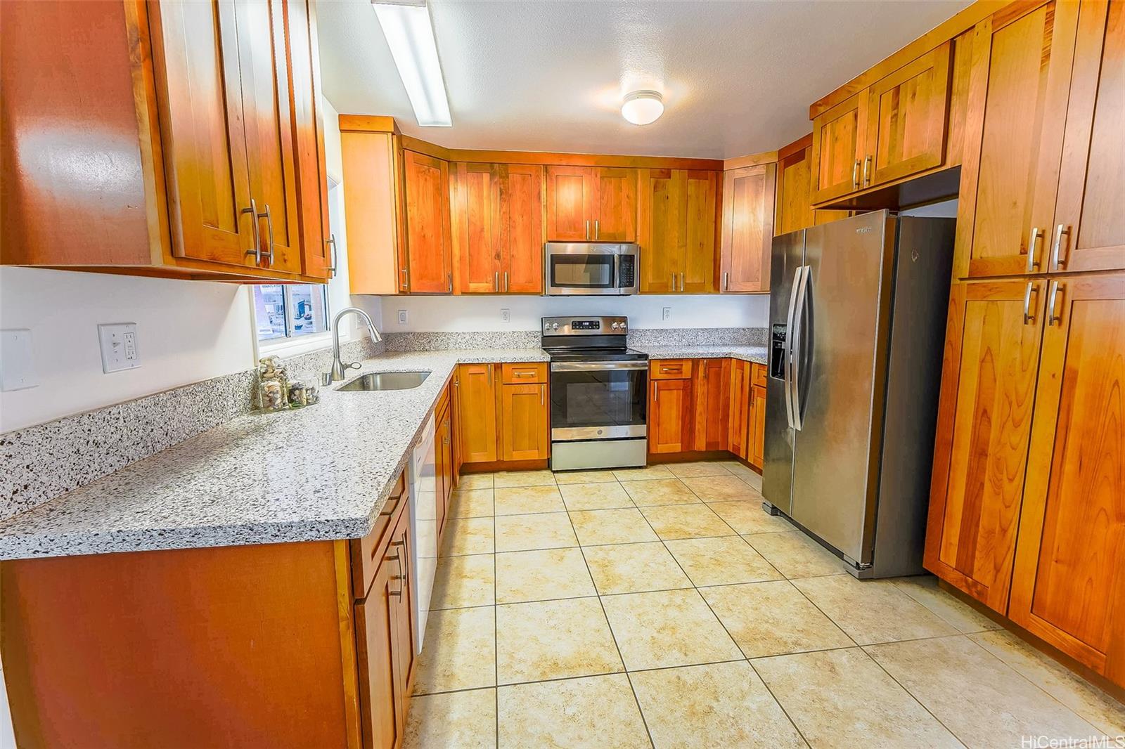 1439  Akuleana Place Enchanted Lake, Kailua home - photo 16 of 19