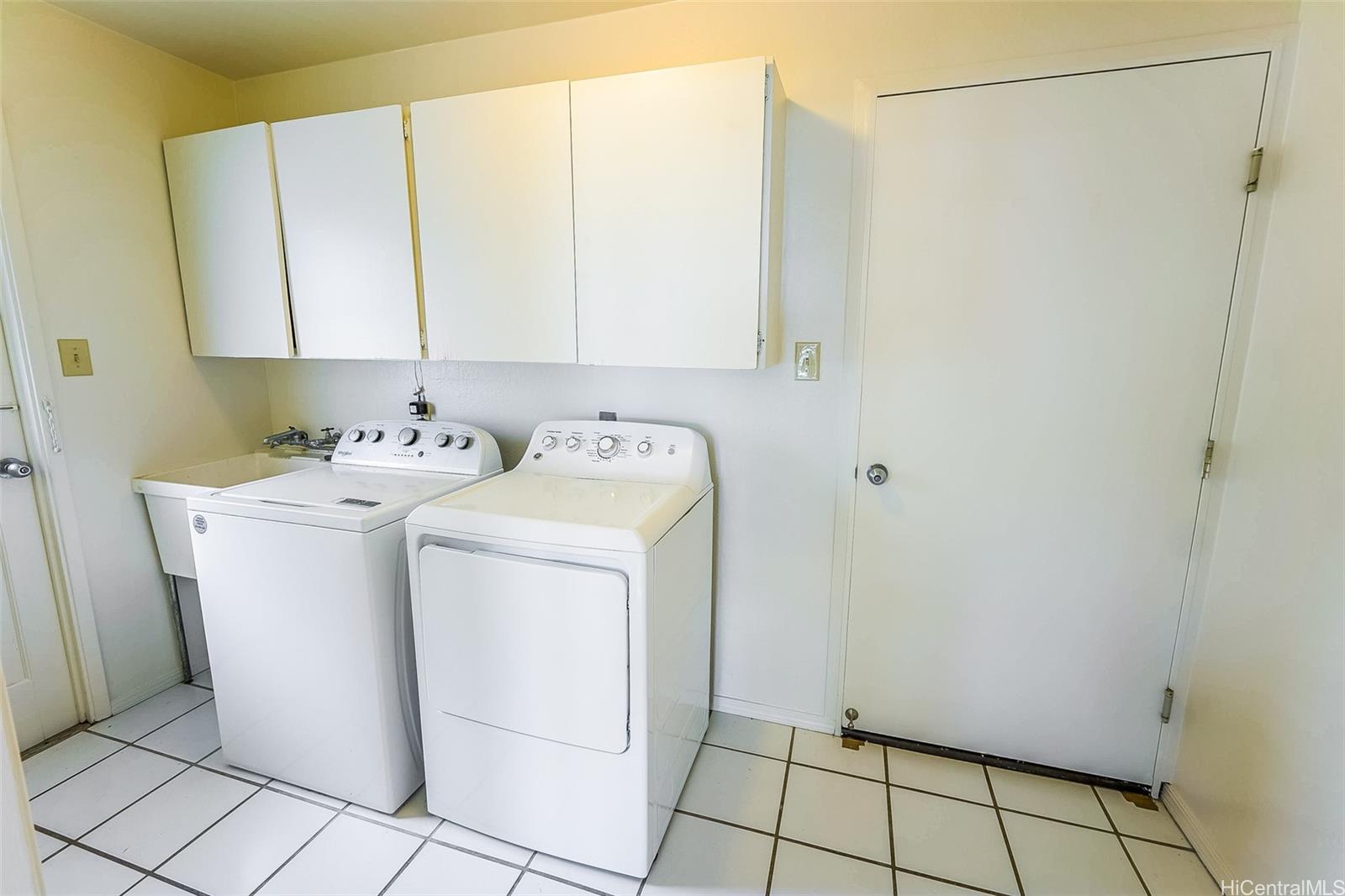 1439  Akuleana Place Enchanted Lake, Kailua home - photo 7 of 19