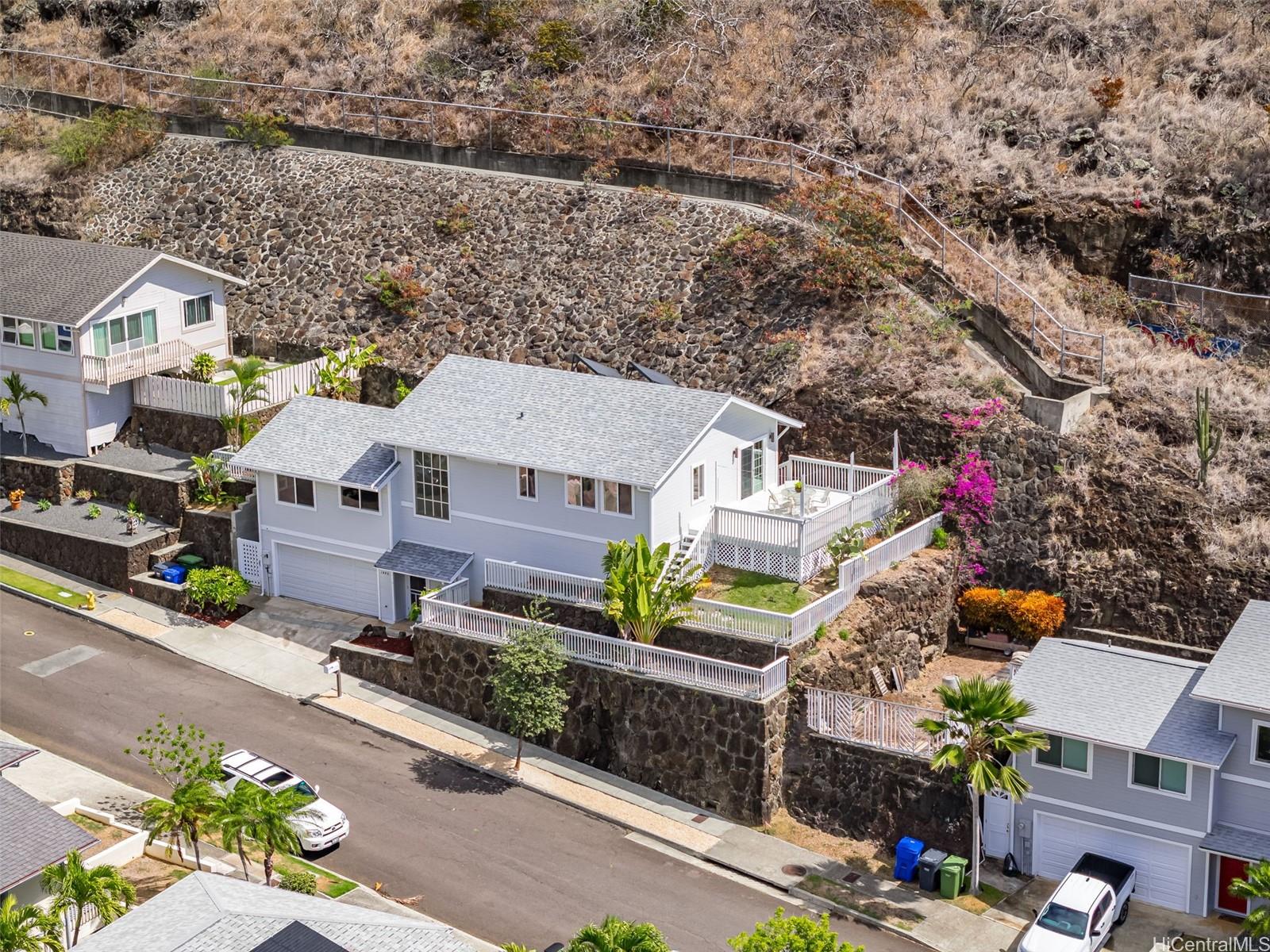 1440  Miloiki Street Kamiloiki, Hawaii Kai home - photo 5 of 25