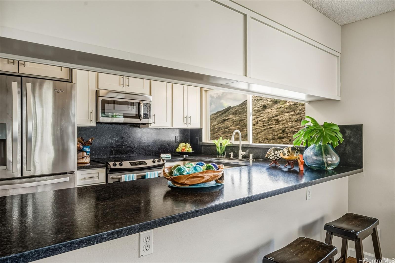 1440  Miloiki Street Kamiloiki, Hawaii Kai home - photo 7 of 25