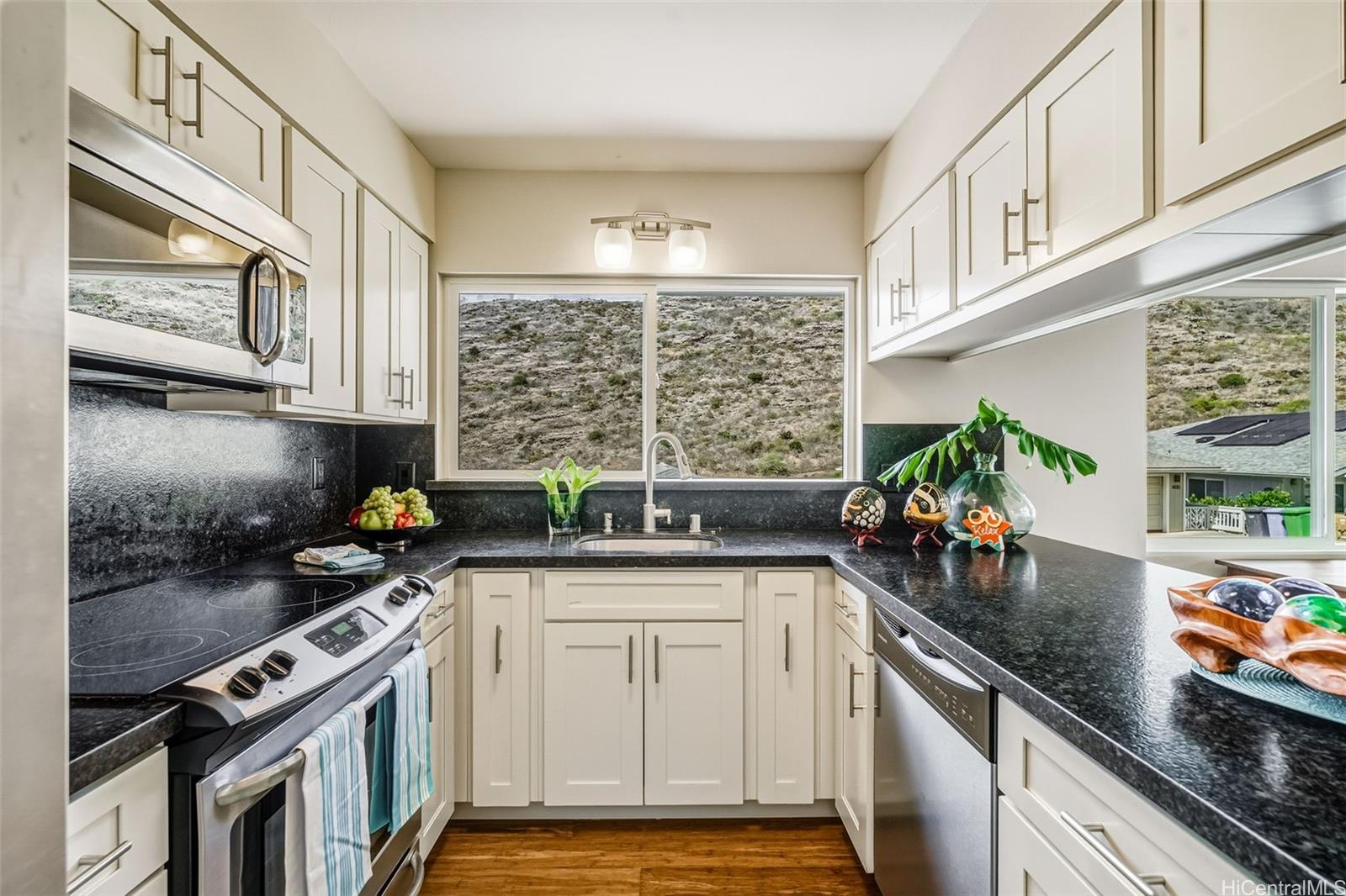 1440  Miloiki Street Kamiloiki, Hawaii Kai home - photo 8 of 25