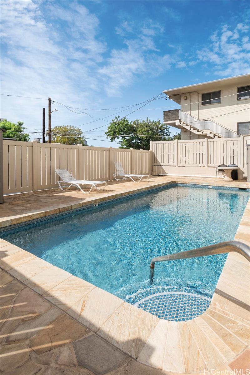 Ward Villa condo # 402, Honolulu, Hawaii - photo 11 of 13