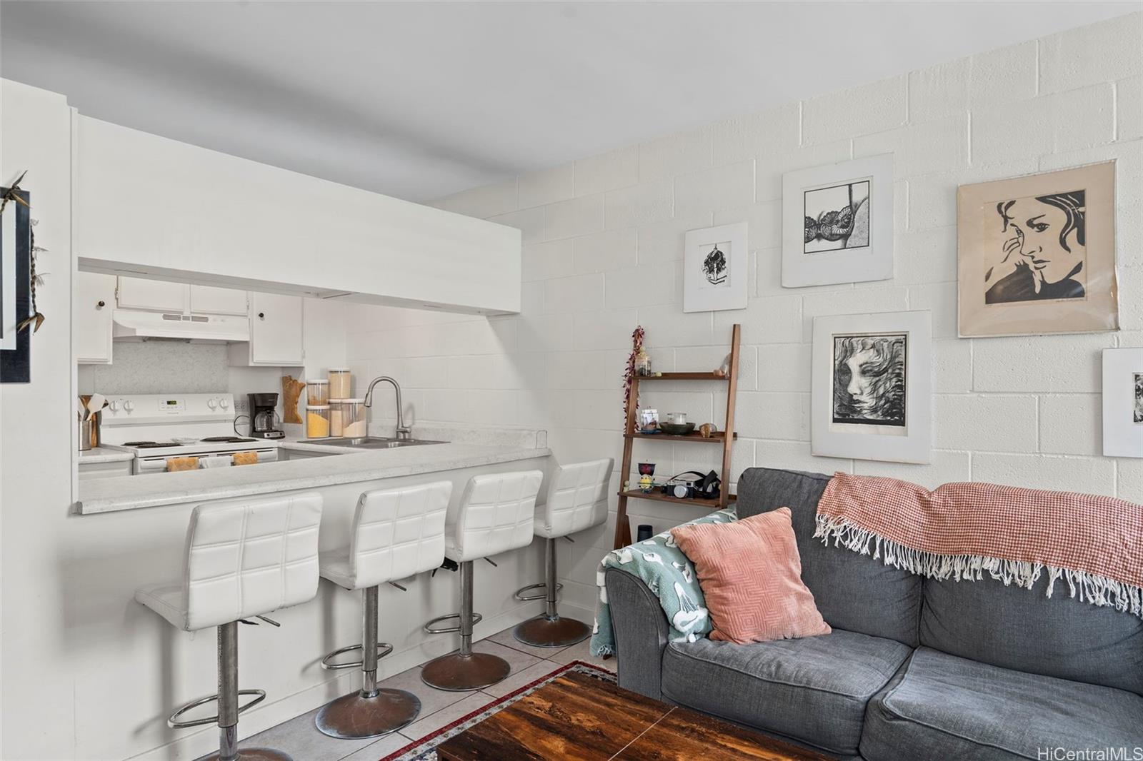 Ward Villa condo # 505, Honolulu, Hawaii - photo 4 of 24