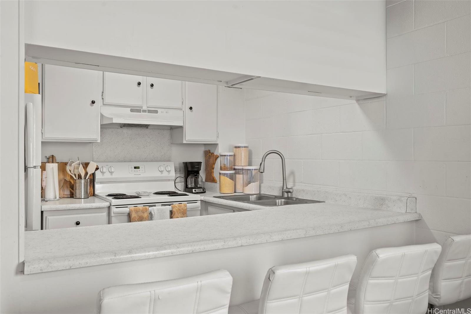 Ward Villa condo # 505, Honolulu, Hawaii - photo 5 of 24