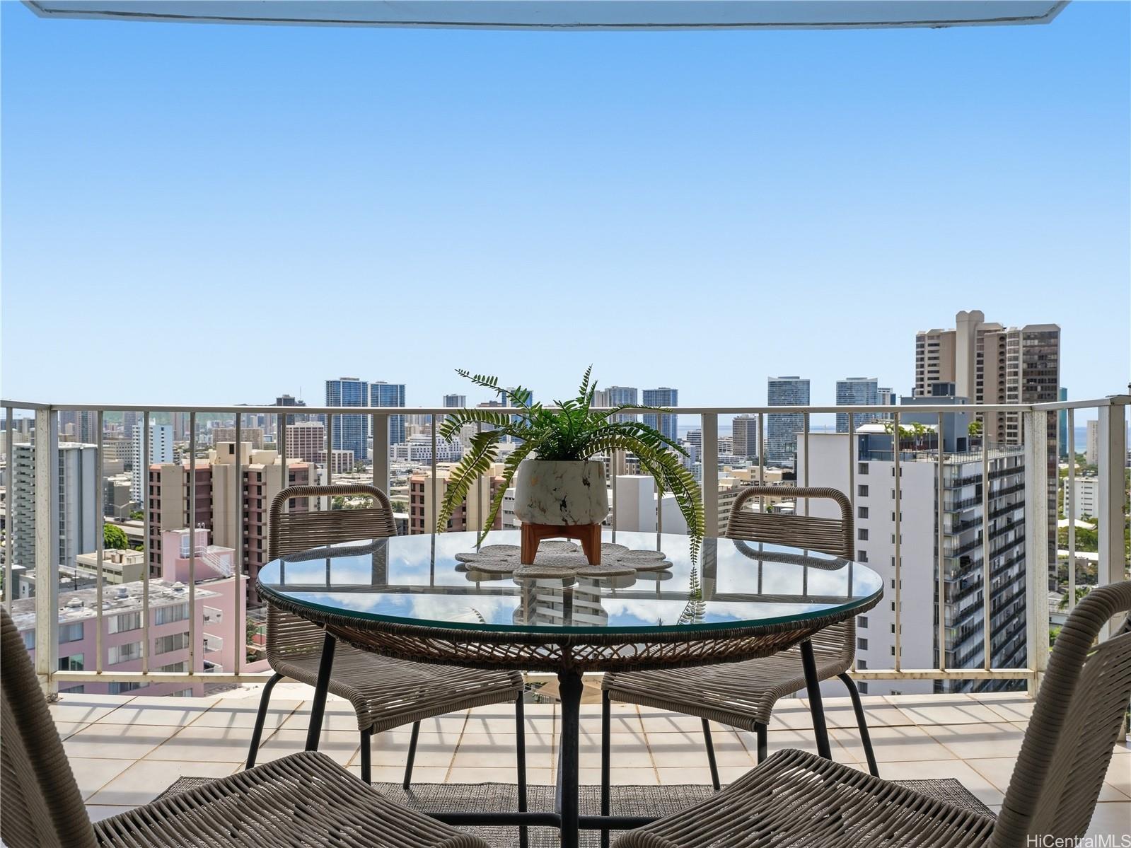Victoria Plaza condo # 1403, Honolulu, Hawaii - photo 2 of 24