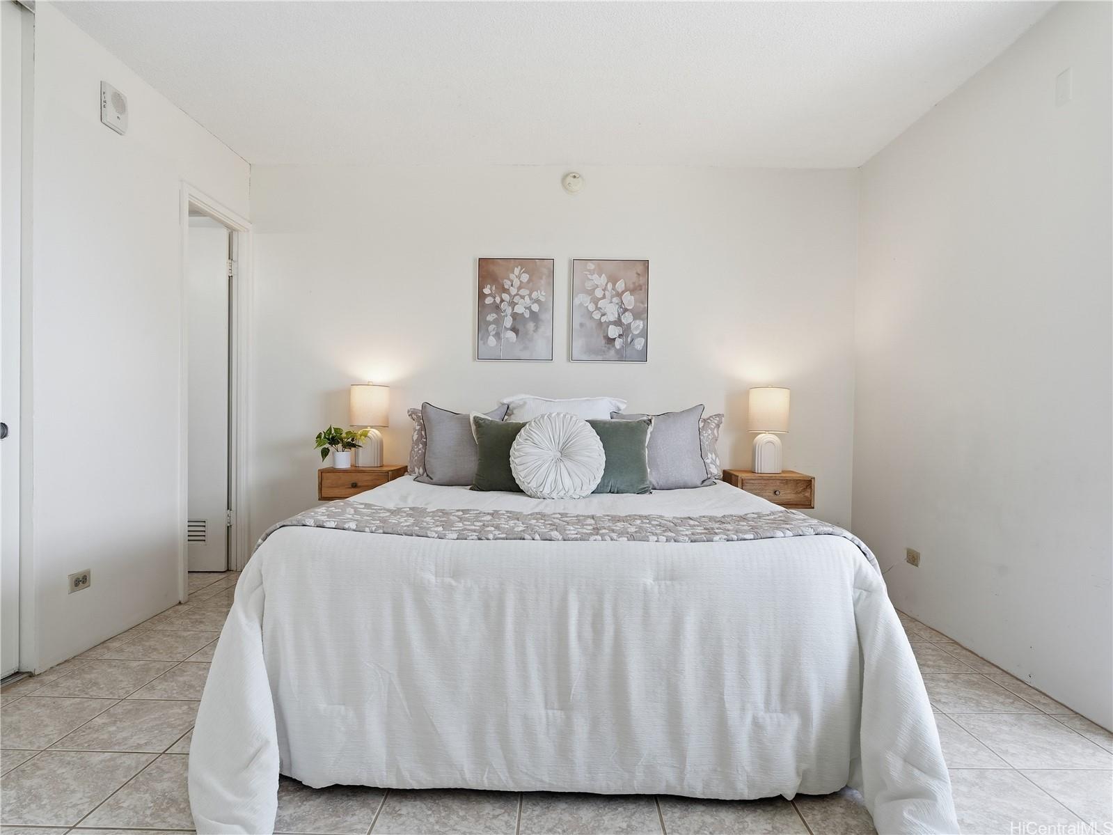 Victoria Plaza condo # 1403, Honolulu, Hawaii - photo 11 of 24