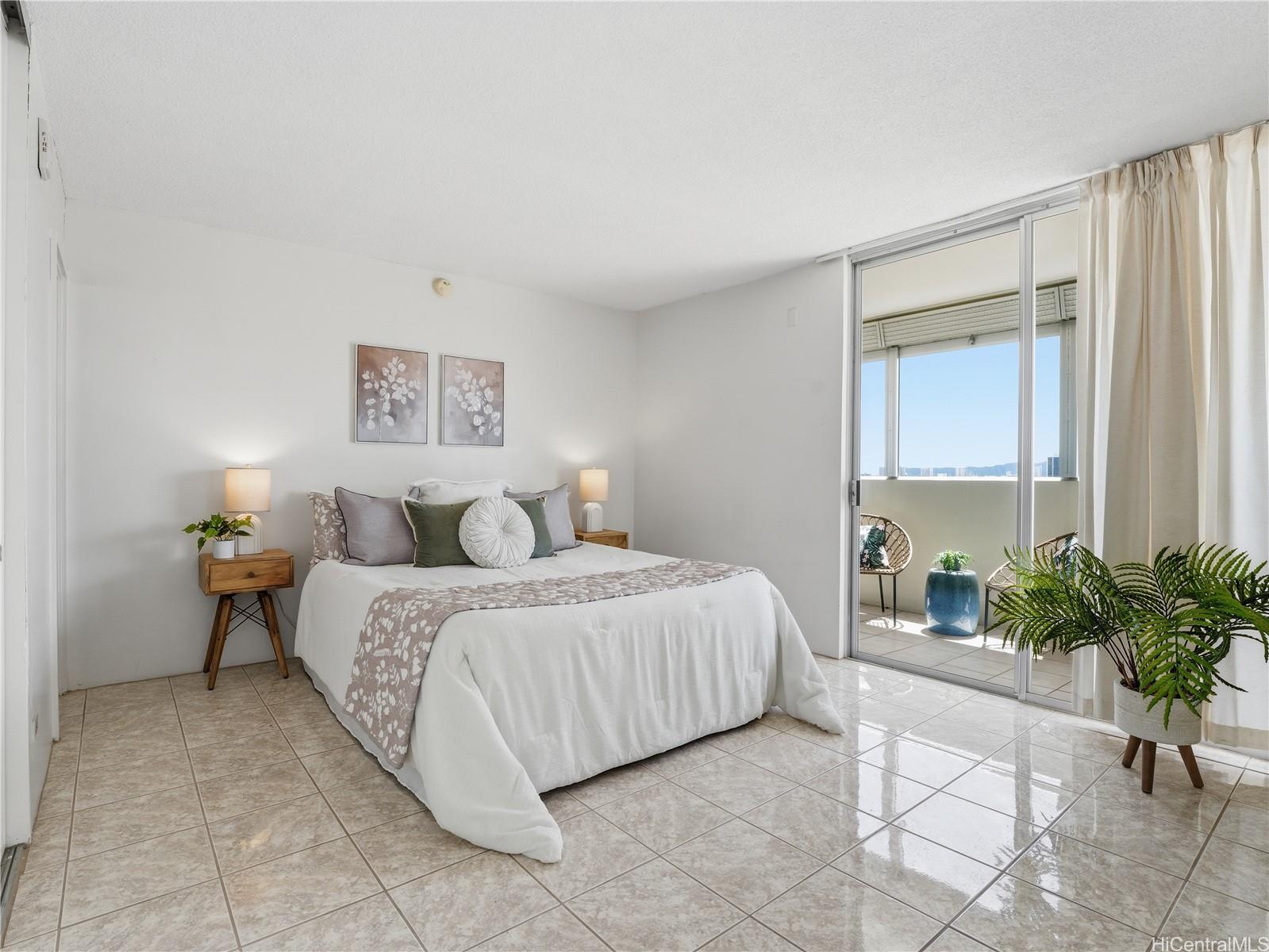 Victoria Plaza condo # 1403, Honolulu, Hawaii - photo 13 of 24