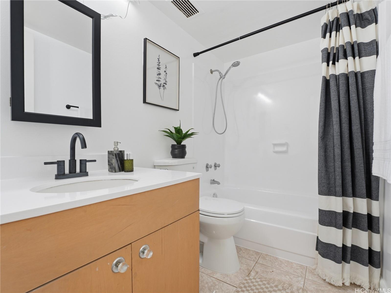 Victoria Plaza condo # 1403, Honolulu, Hawaii - photo 16 of 24