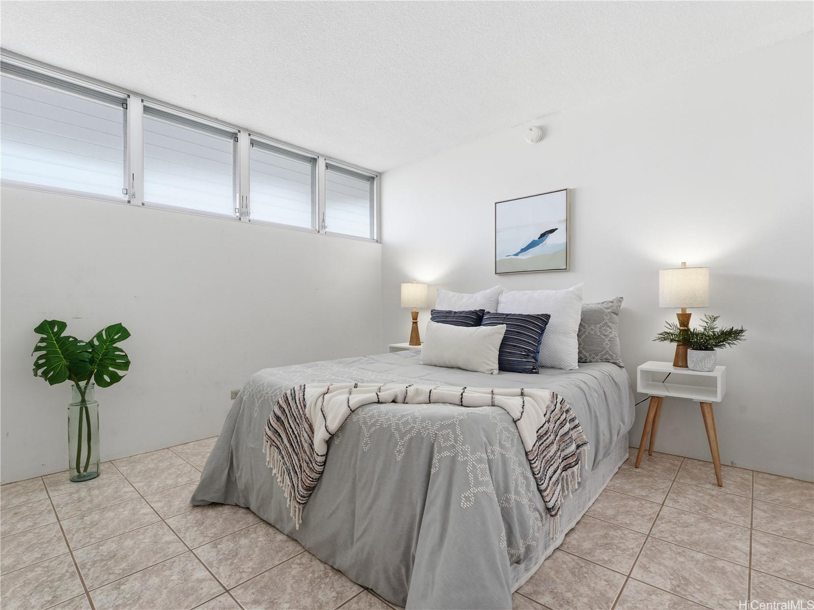 Victoria Plaza condo # 1403, Honolulu, Hawaii - photo 17 of 24