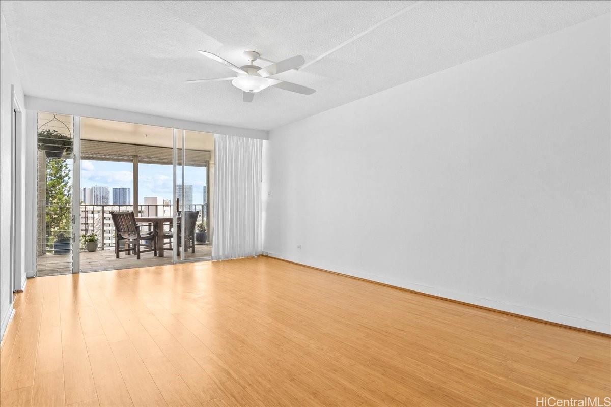 Victoria Plaza condo # 805, Honolulu, Hawaii - photo 3 of 20