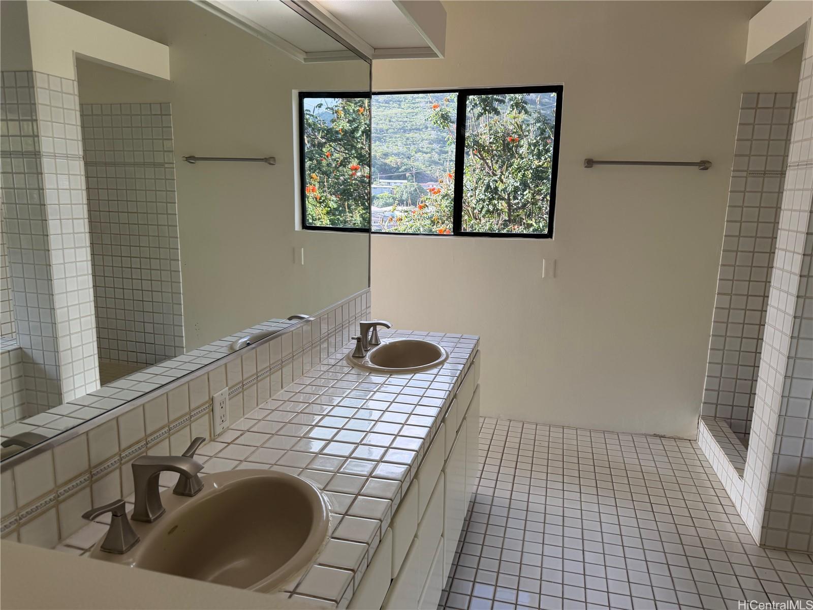 Kalani Iki townhouse # 11, HONOLULU, Hawaii - photo 16 of 19