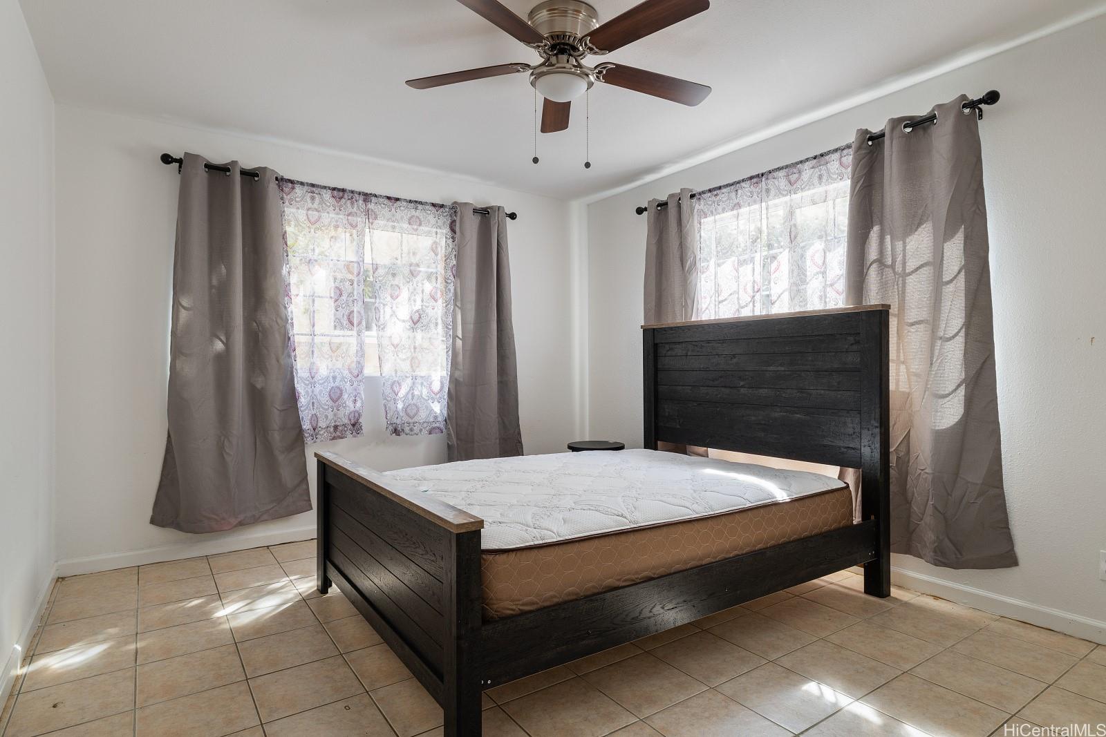 1446 Liholiho St Honolulu - Multi-family - photo 3 of 21