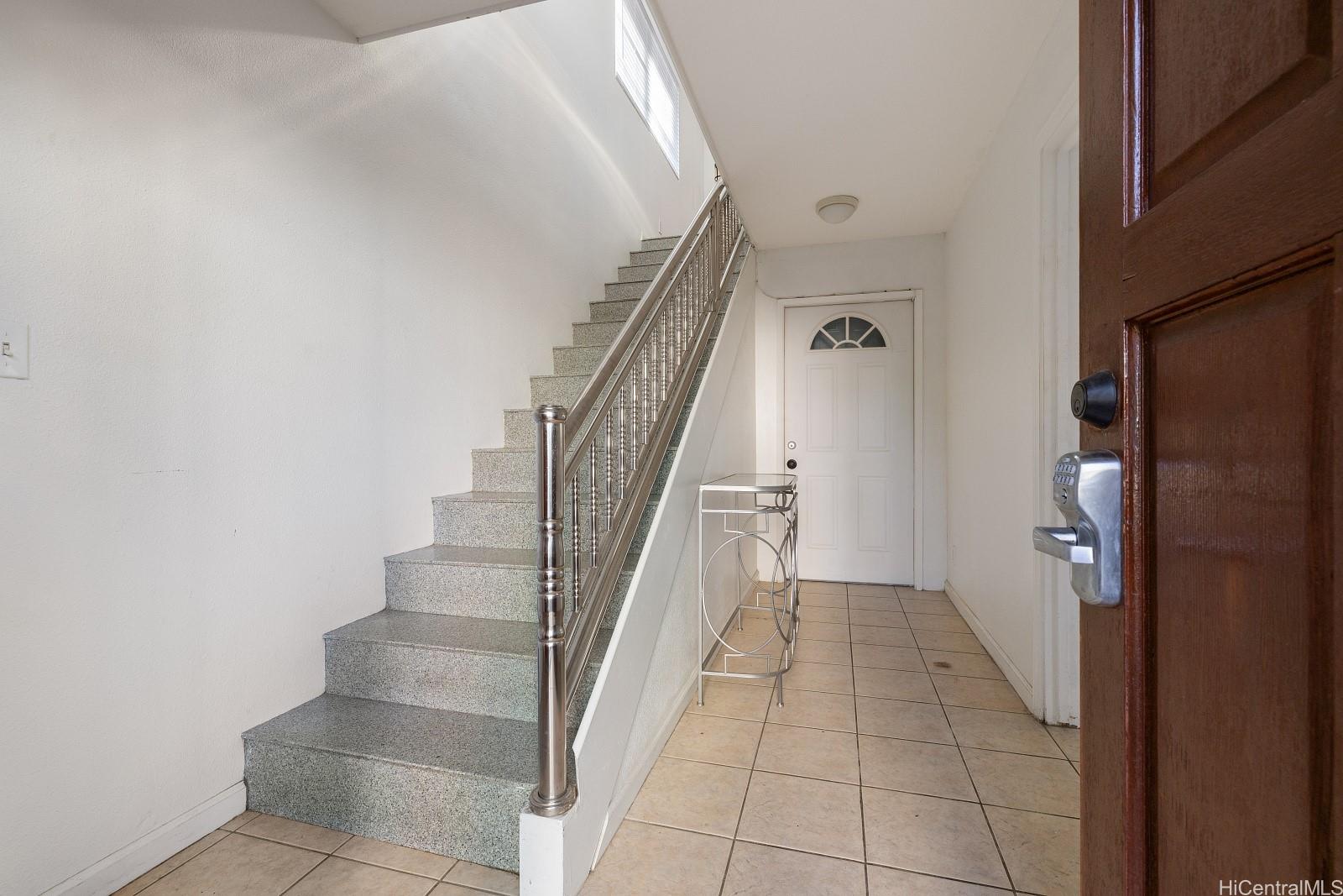 1446 Liholiho St Honolulu - Multi-family - photo 8 of 21