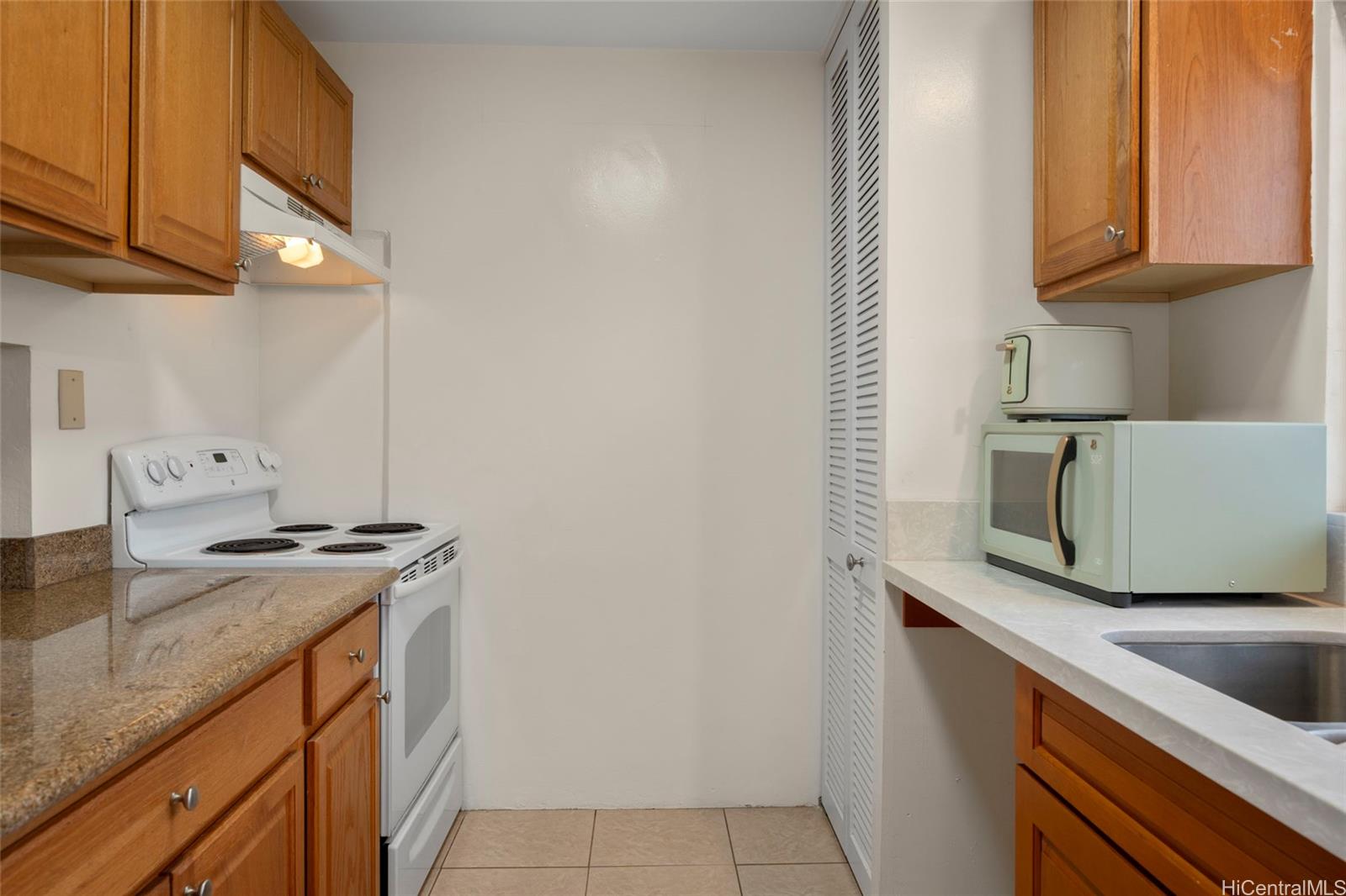 Ode Rancho condo # 307, Honolulu, Hawaii - photo 6 of 16