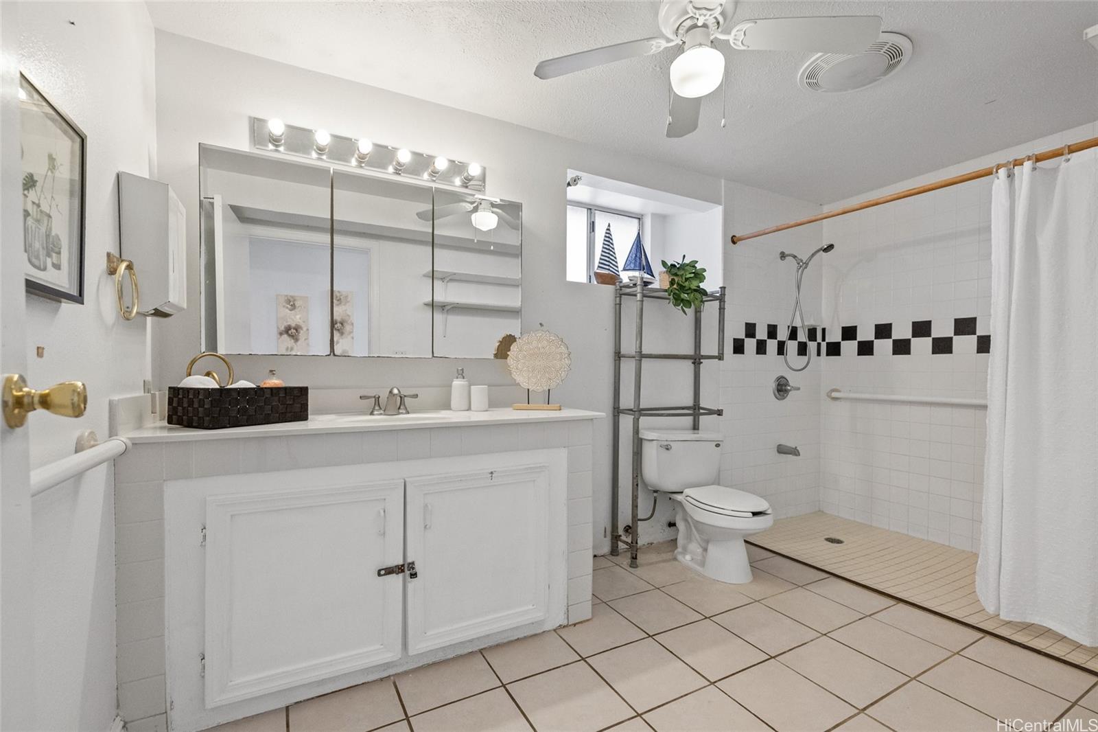 1447  Uila Street Foster Village, PearlCity home - photo 18 of 25