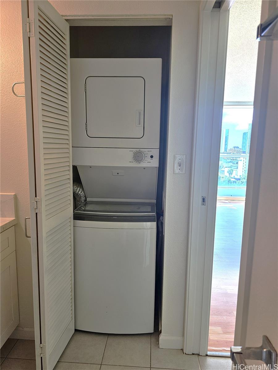 1448 Young St Honolulu - Rental - photo 11 of 18