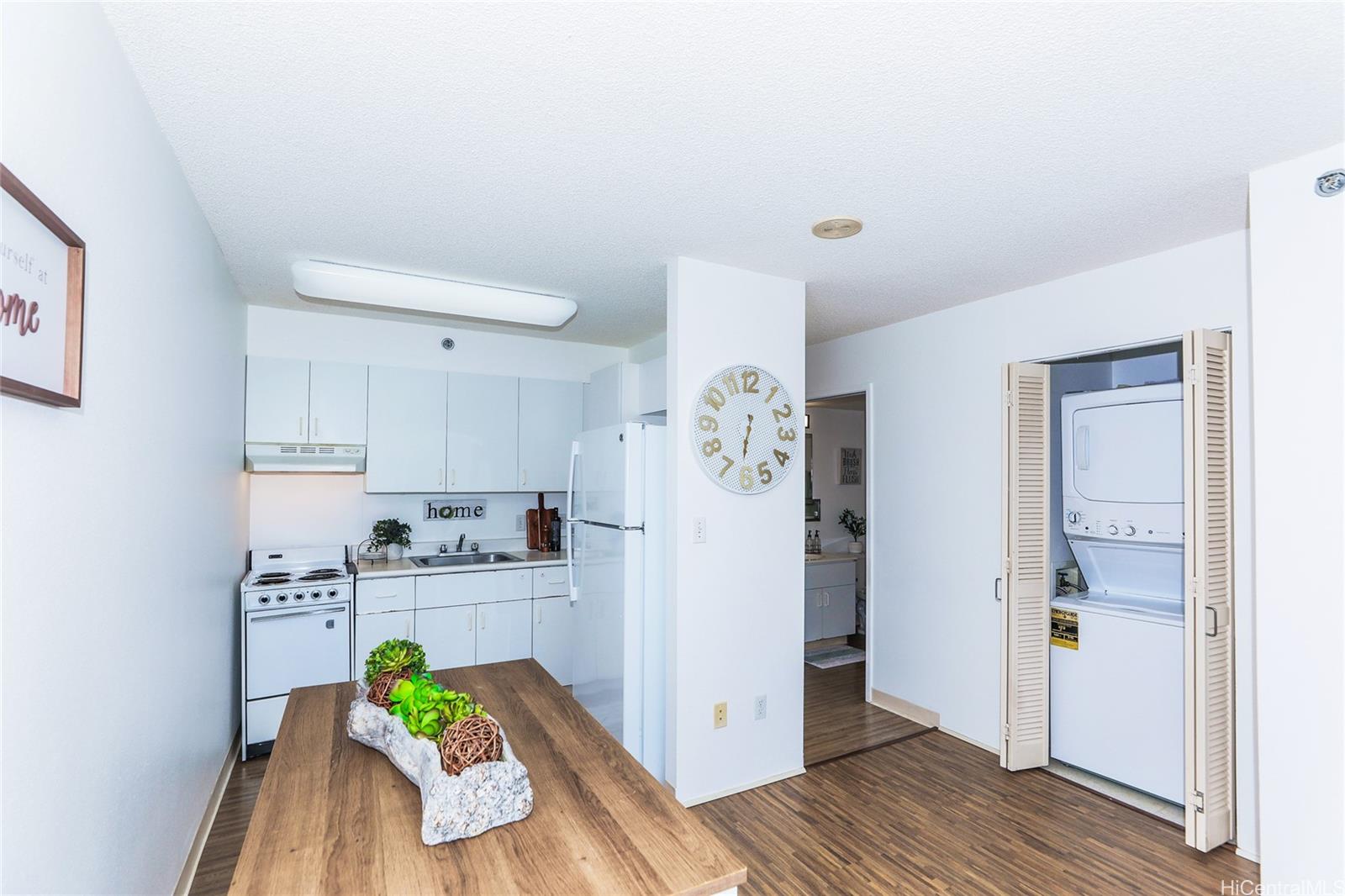 1448 Young St condo # 1404, Honolulu, Hawaii - photo 12 of 25