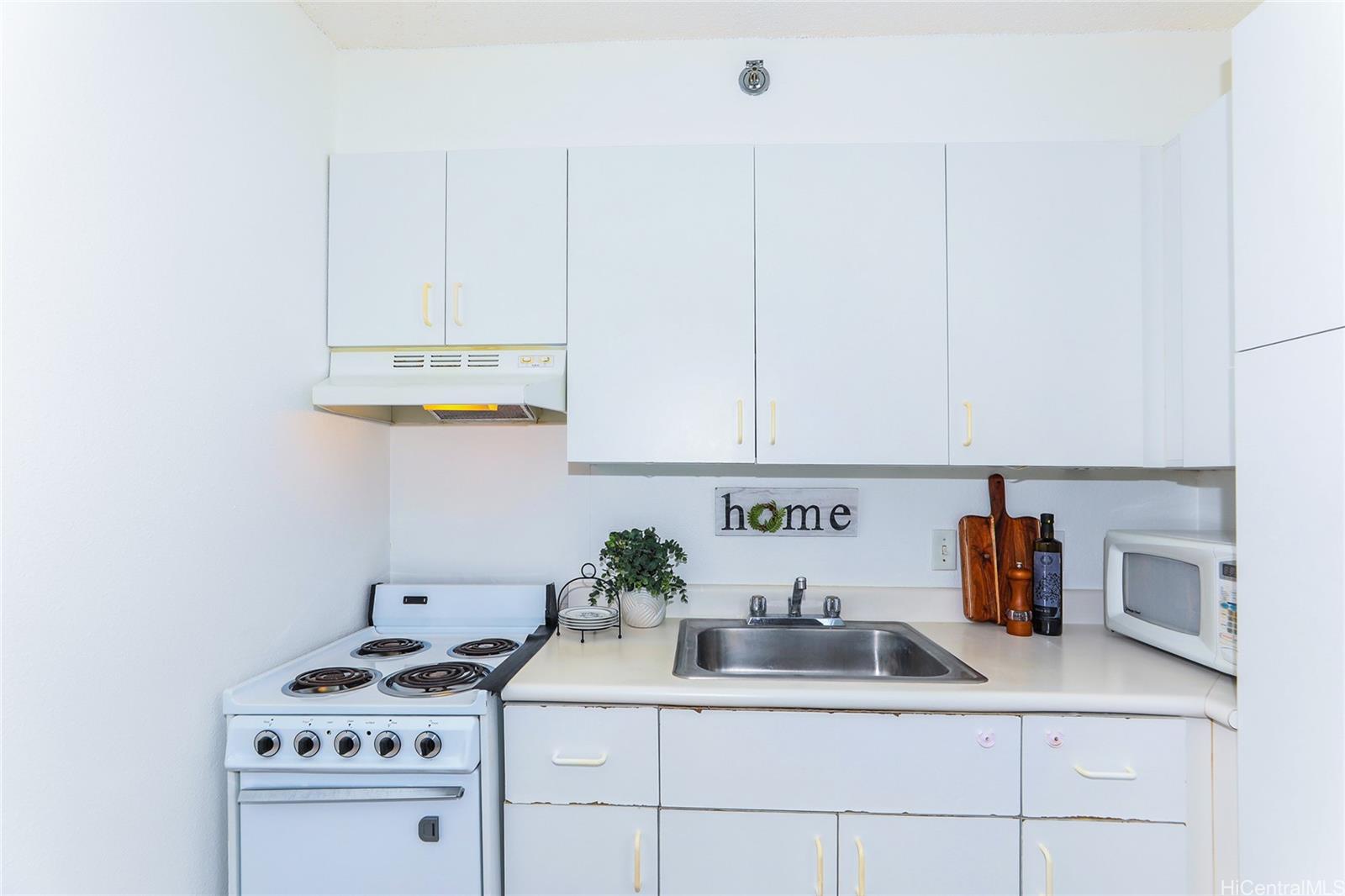 1448 Young St condo # 1404, Honolulu, Hawaii - photo 17 of 25