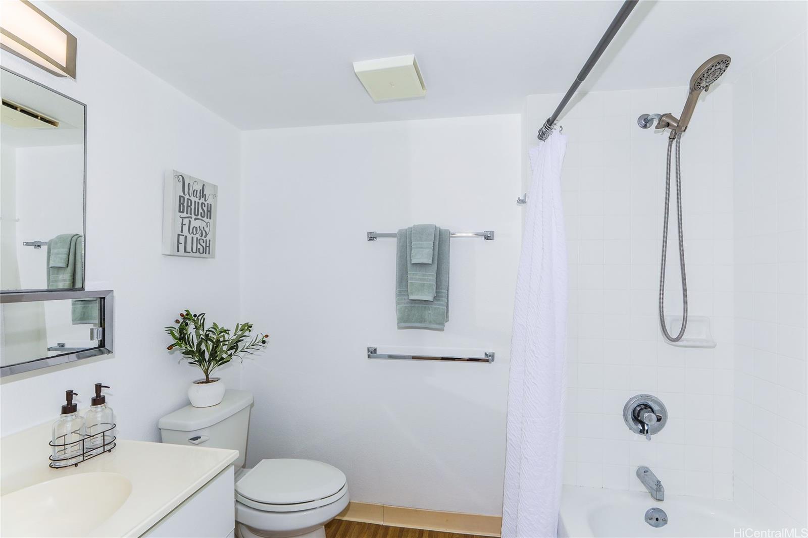 1448 Young St condo # 1404, Honolulu, Hawaii - photo 20 of 25