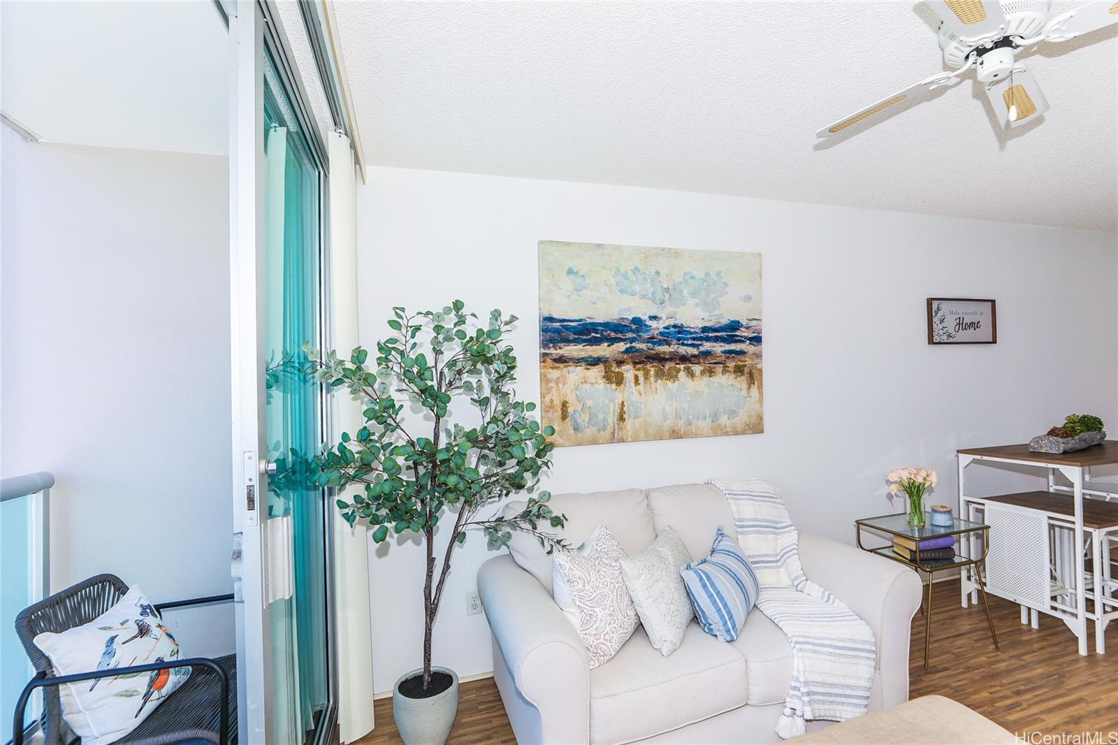 1448 Young St condo # 1404, Honolulu, Hawaii - photo 5 of 25