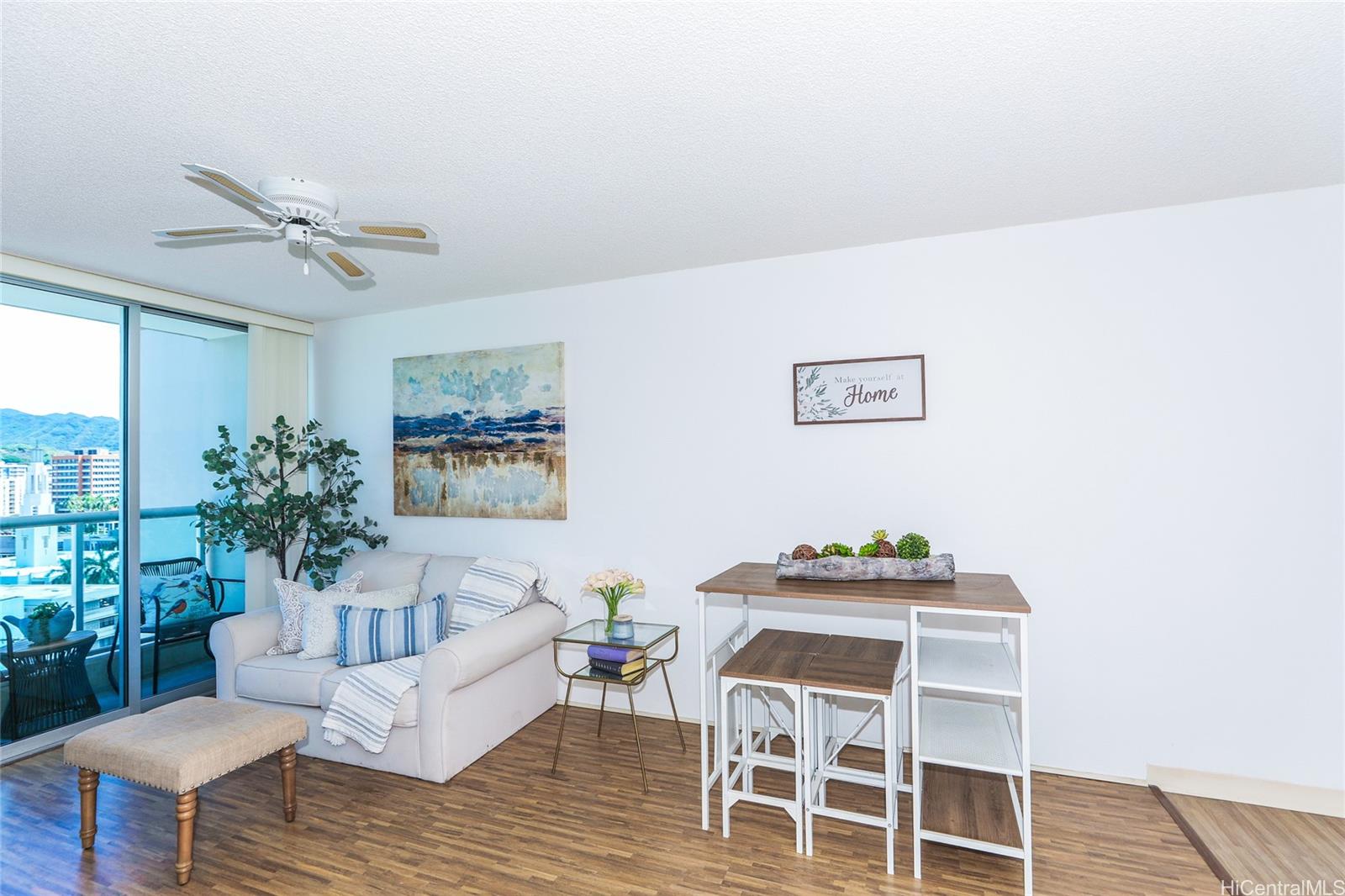 1448 Young St condo # 1404, Honolulu, Hawaii - photo 6 of 25