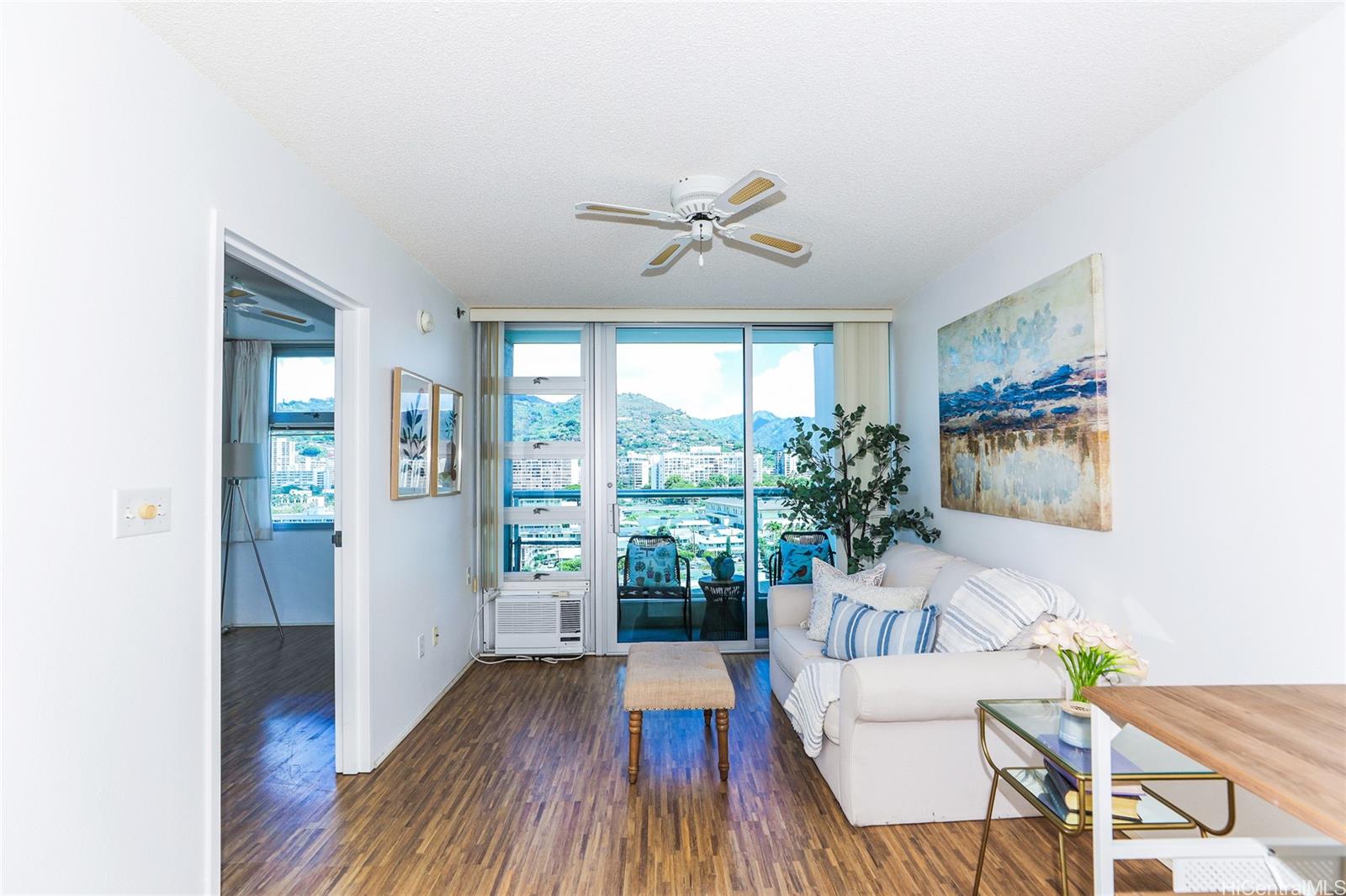 1448 Young St condo # 1404, Honolulu, Hawaii - photo 7 of 25