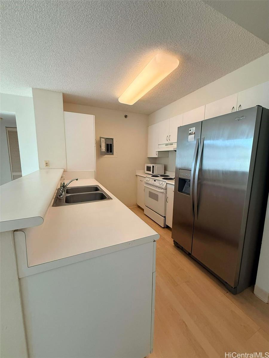 1448 Young St Honolulu - Rental - photo 2 of 17