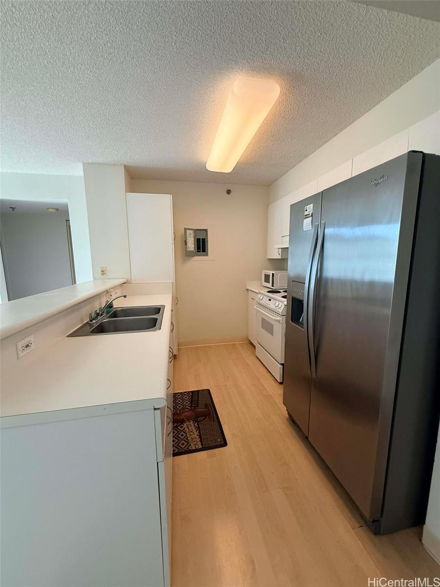 1448 Young St Honolulu - Rental - photo 3 of 17