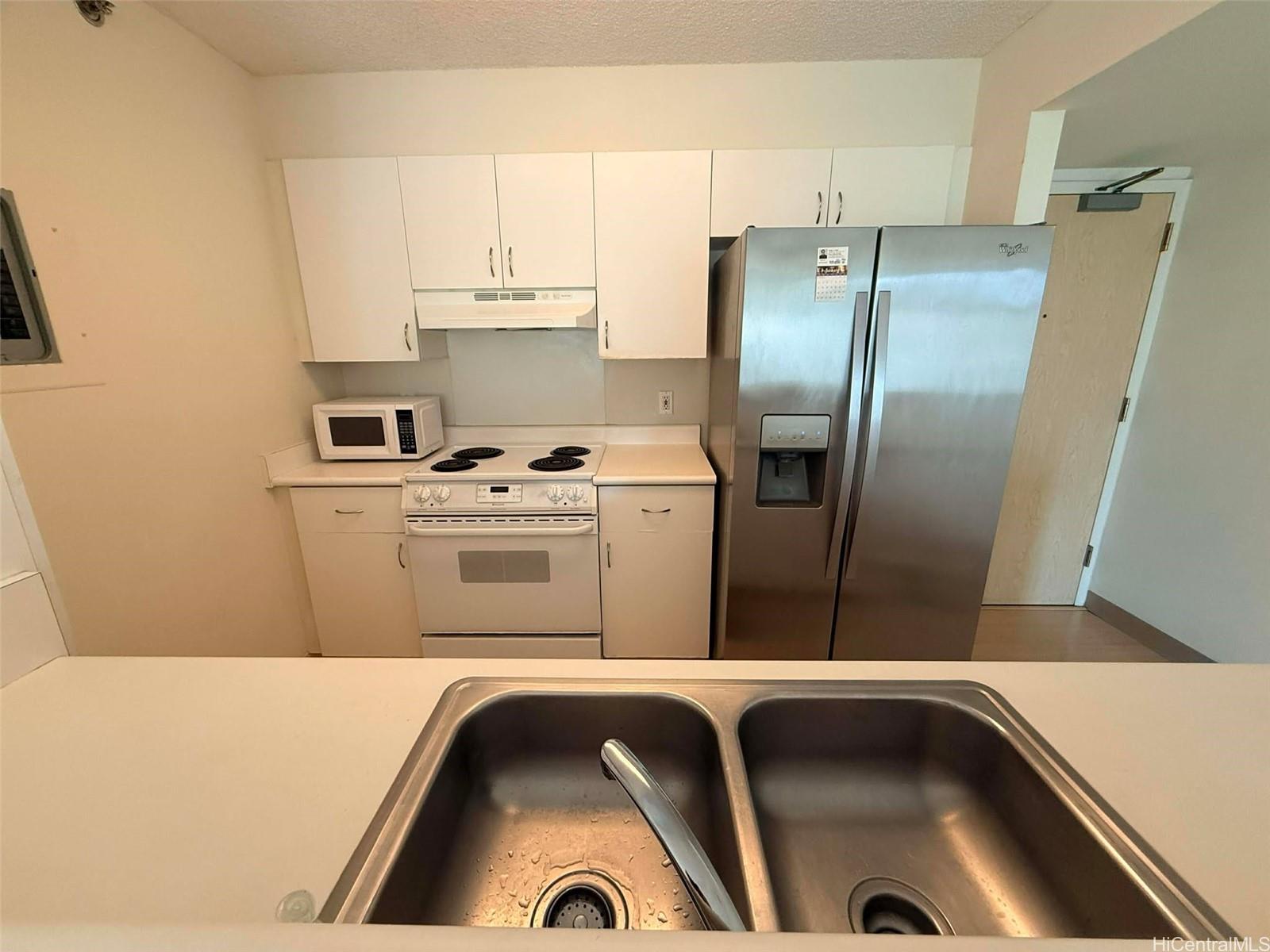 1448 Young St Honolulu - Rental - photo 4 of 17