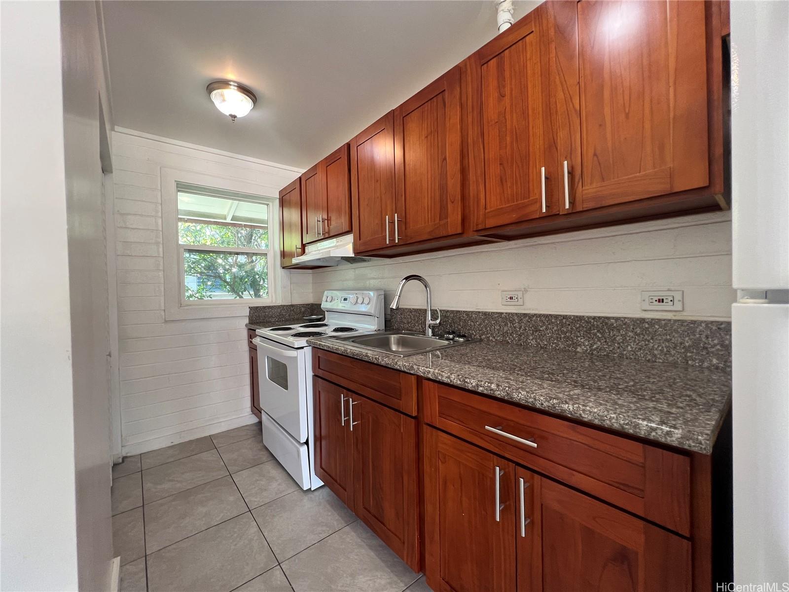 1449 Punchbowl St Honolulu - Rental - photo 4 of 8