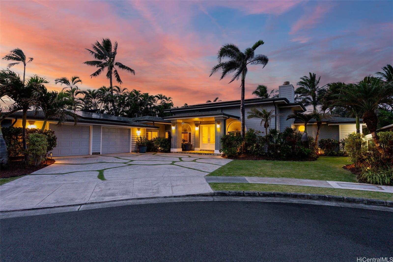 145  Kaimoani Way Beachside, Kailua home - photo 2 of 25