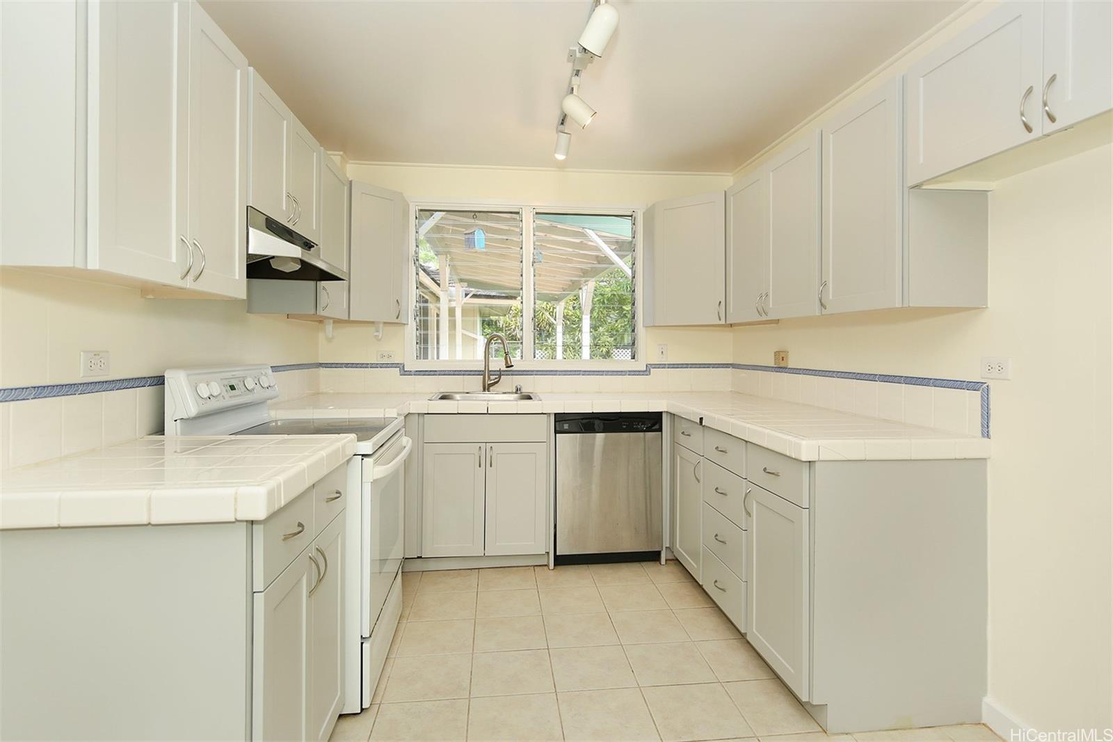 145 Kapaa Street Kailua - Rental - photo 9 of 18