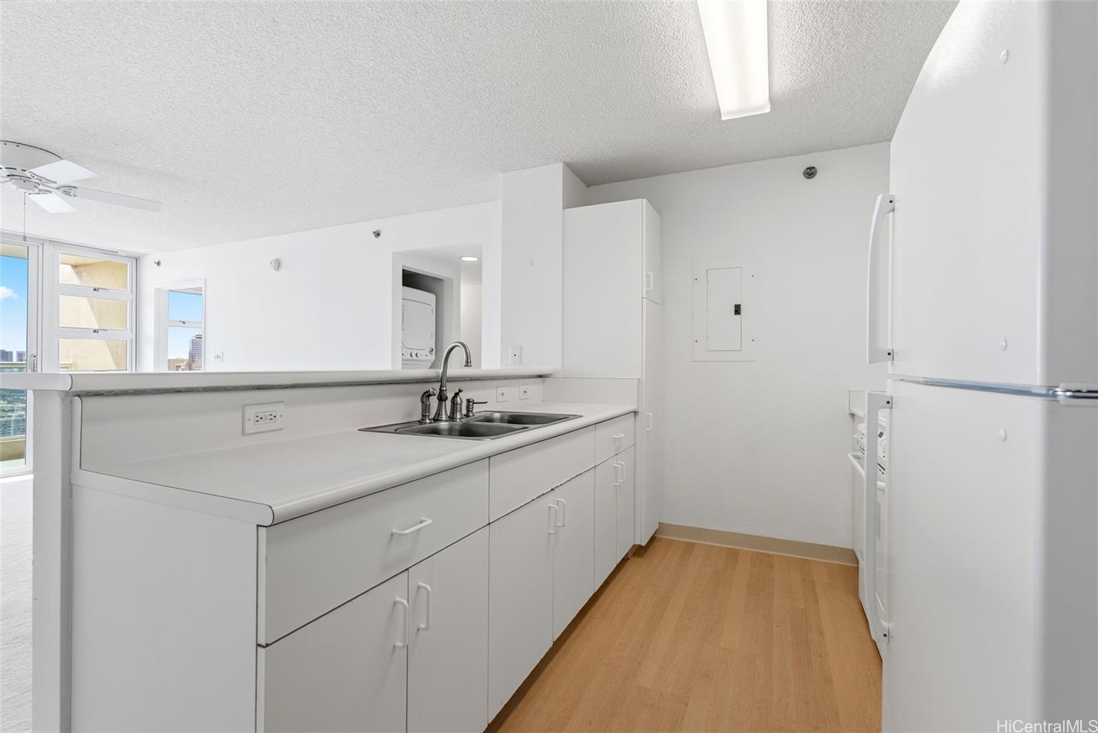 1450 Young St condo # 2701, Honolulu, Hawaii - photo 4 of 20