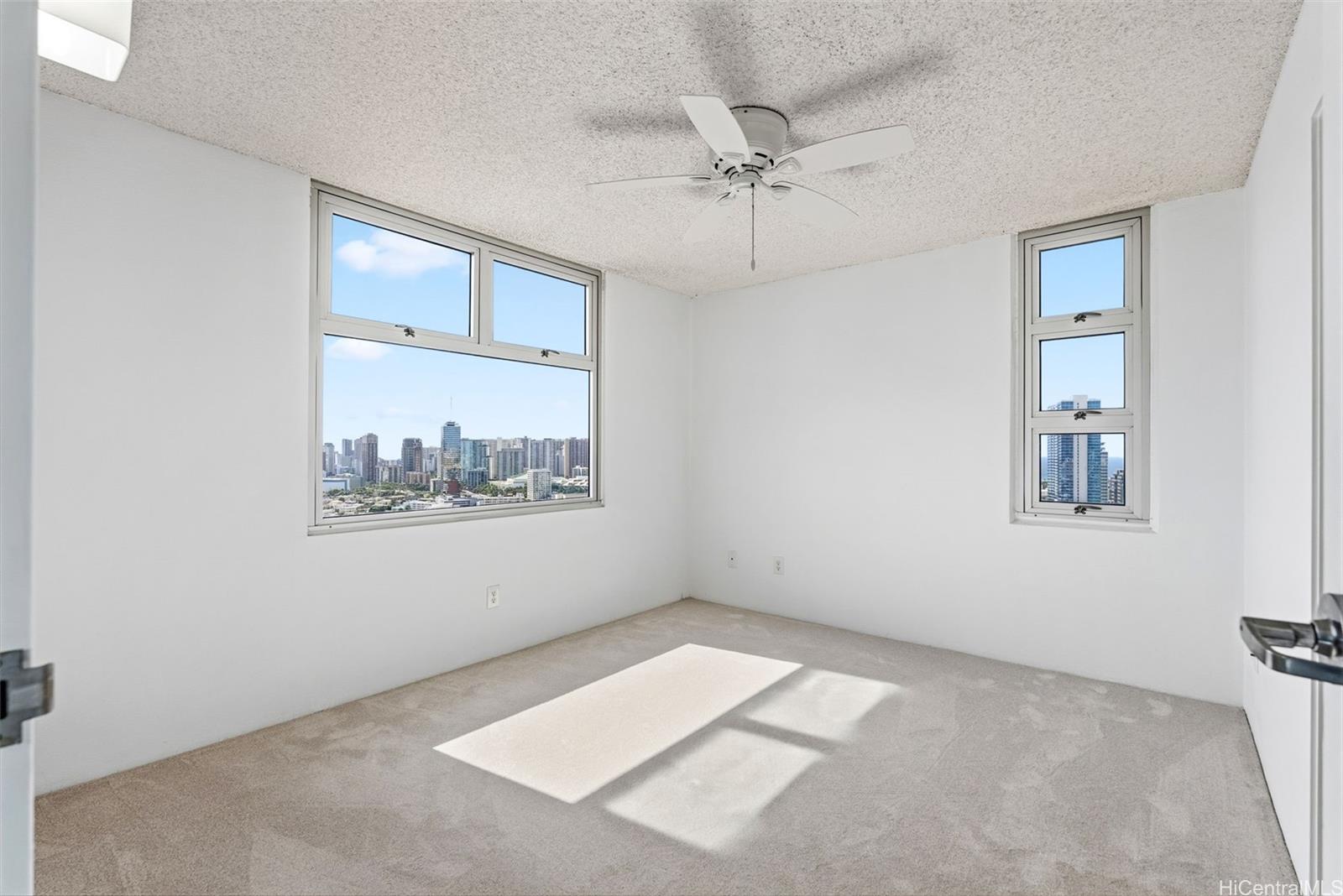 1450 Young St condo # 2701, Honolulu, Hawaii - photo 6 of 20