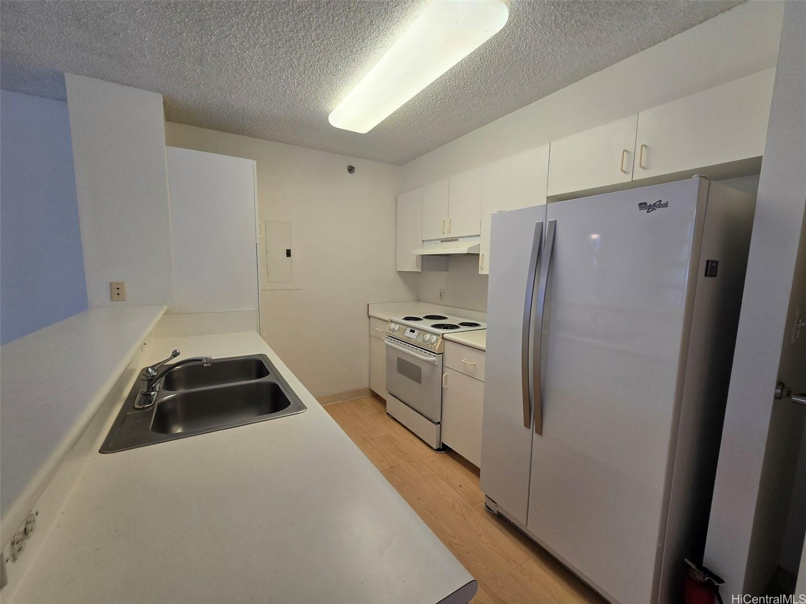 1450 Young Street Honolulu - Rental - photo 3 of 9