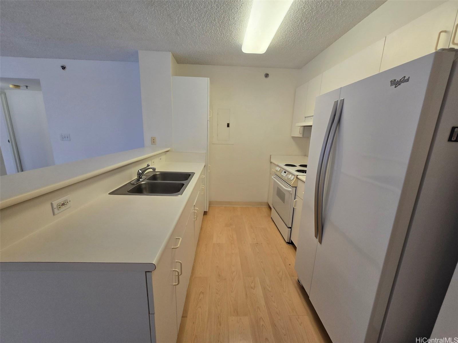1450 Young Street Honolulu - Rental - photo 4 of 9